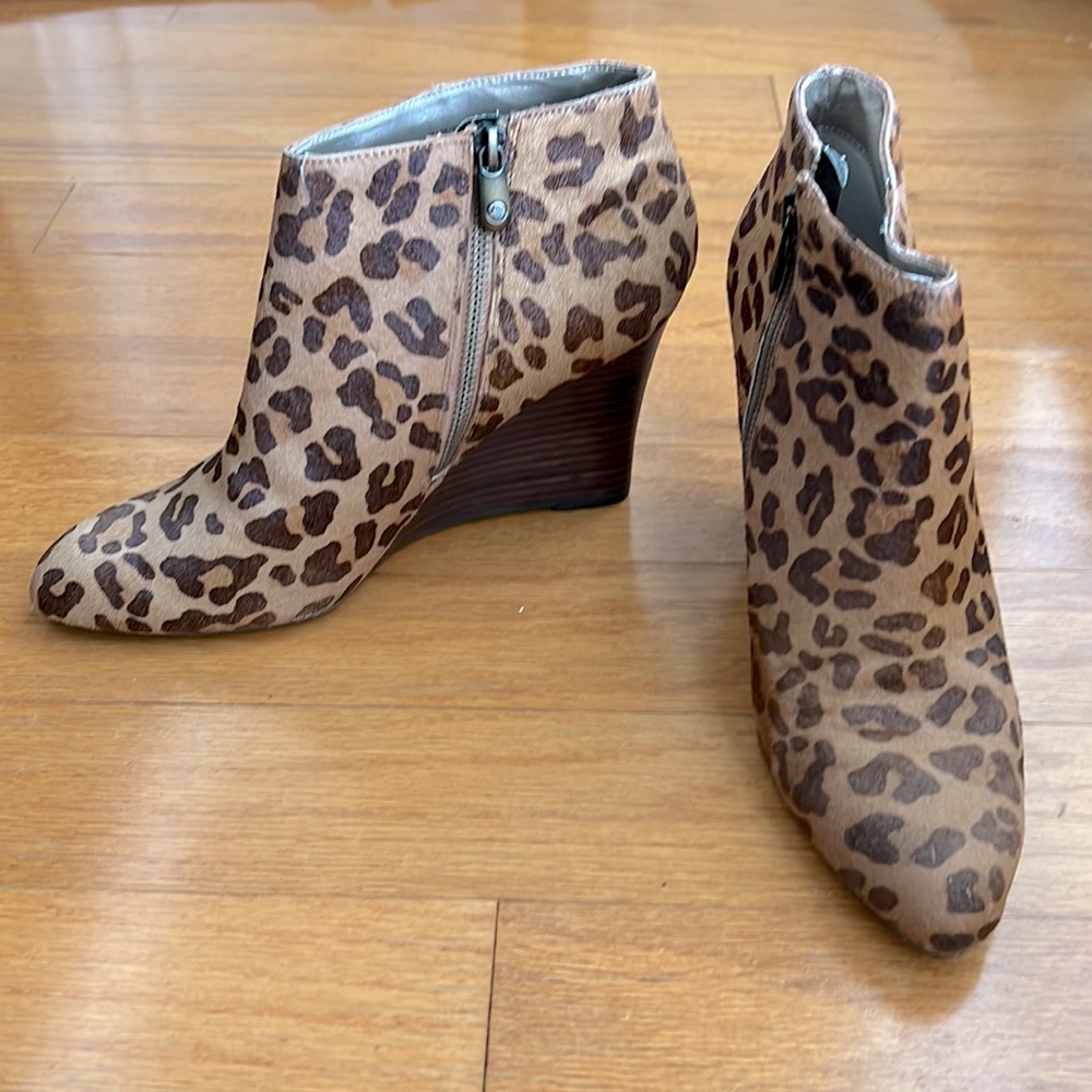 Adrienne Vittadini Leopard Print wedge boots Size 9